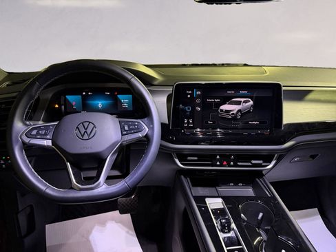 Used 2024 Volkswagen Atlas Cross Sport SE image 10