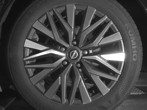 Used 2025 Nissan Altima 2.5 SV FWD image 14