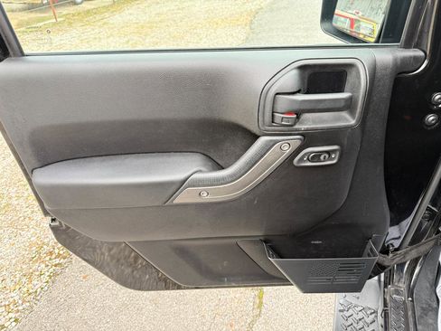 Used 2014 Jeep Wrangler Unlimited Sport w/ Quick Order Package 24S AWD/4WD image 20