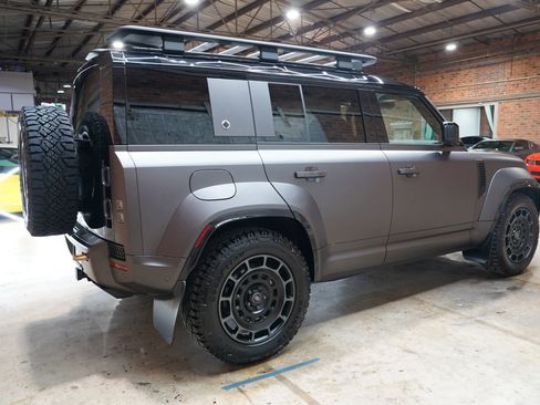 Used 2025 Land Rover Defender 110 image 21