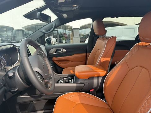 New 2026 Chrysler Pacifica Pinnacle image 25