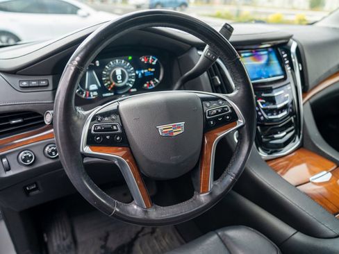 Used 2018 Cadillac Escalade Premium Luxury image 14
