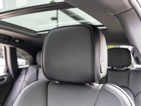 Certified 2026 Porsche Macan AWD/4WD image 33