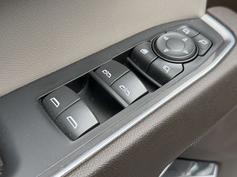 Used 2023 Chevrolet Silverado 1500 LTZ AWD/4WD image 5