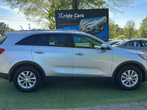 Used 2016 Kia Sorento LX image 8