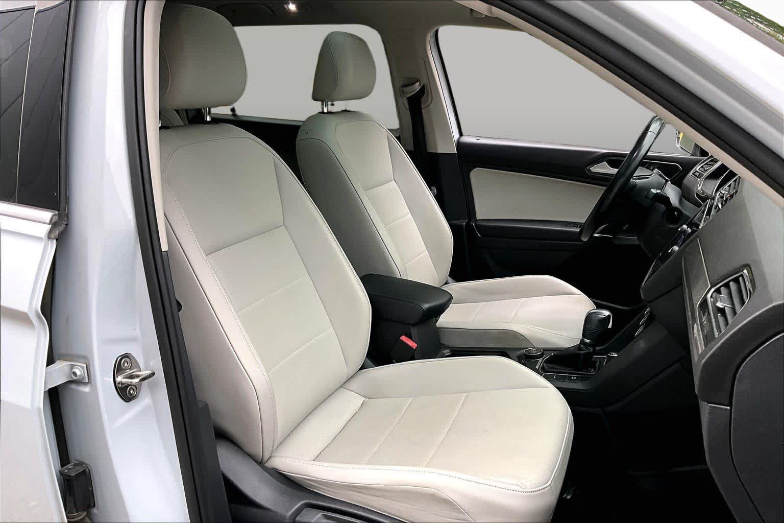 Used 2018 Volkswagen Tiguan SE w/ Panoramic Sunroof Package AWD/4WD image 8