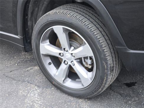 Used 2021 Jeep Grand Cherokee L Limited w/ Luxury Tech Group II image 19