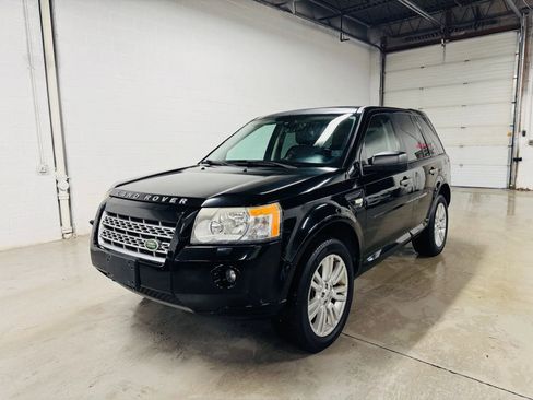 Used 2010 Land Rover LR2 HSE image 2