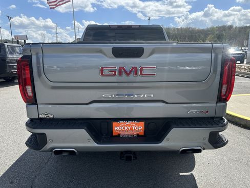 Used 2024 GMC Sierra 1500 AT4 w/ Technology Package image 9