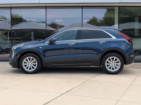 Used 2021 Cadillac XT4 Luxury w/ Cold Weather Package FWD image 2