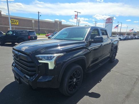 Used 2024 Toyota Tundra Limited AWD/4WD image 7