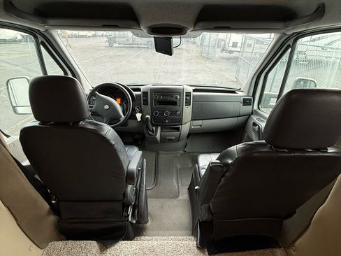 Used 2008 Dodge Sprinter 3500 image 10