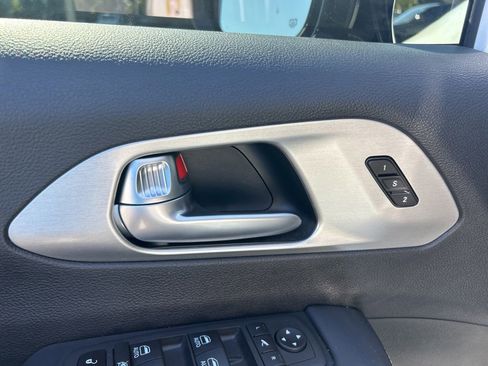 Used 2024 Chrysler Pacifica Limited w/ S Appearance Package image 36