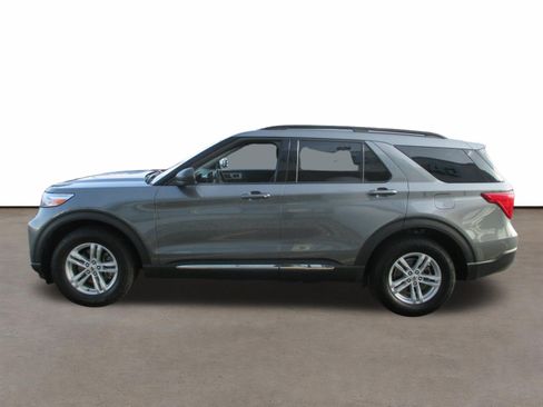 Used 2024 Ford Explorer XLT AWD/4WD image 6