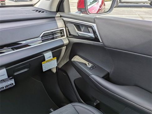 New 2025 Mitsubishi Outlander SE image 18