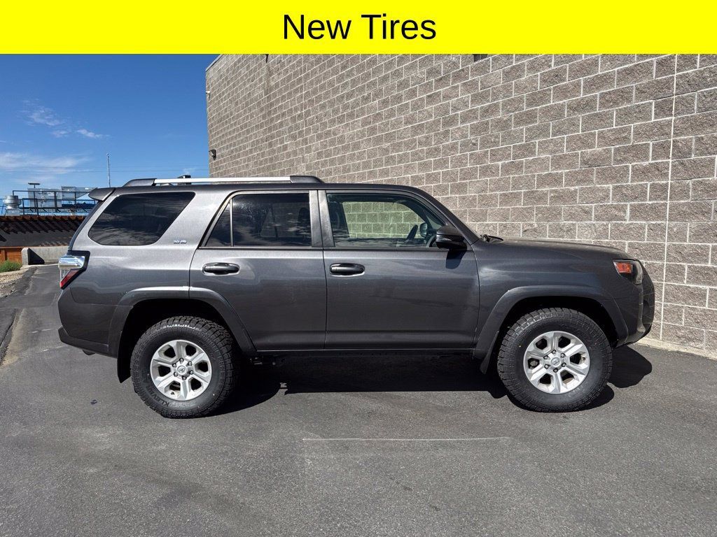 Used 2022 Toyota 4Runner SR5 Premium w/ Moonroof Package AWD/4WD image 5