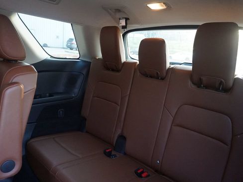 Used 2023 Nissan Pathfinder Platinum FWD image 17