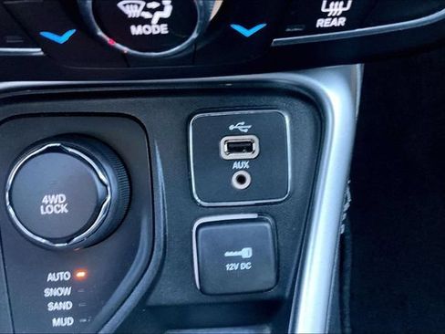 Used 2018 Jeep Compass Latitude w/ Popular Equipment Group AWD/4WD image 26