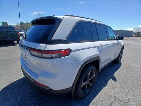 New 2026 Jeep Grand Cherokee Limited w/ Limited Altitude Package AWD/4WD image 4