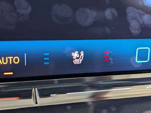 Used 2025 Volkswagen Tiguan SEL R-Line AWD/4WD image 34