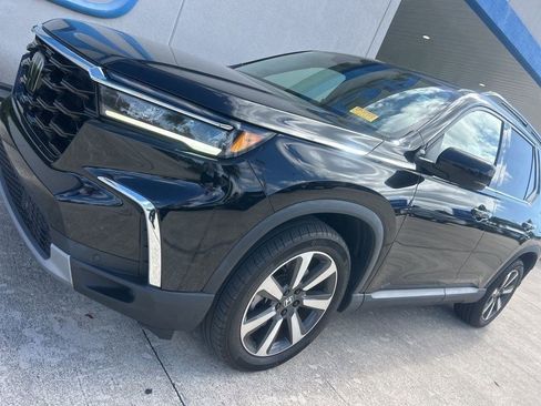 Used 2023 Honda Pilot Touring image 4