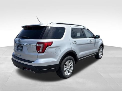 Used 2019 Ford Explorer XLT w/ Equipment Group 202A AWD/4WD image 6