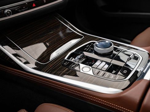 Used 2024 BMW X7 M60i w/ Executive Package image 39