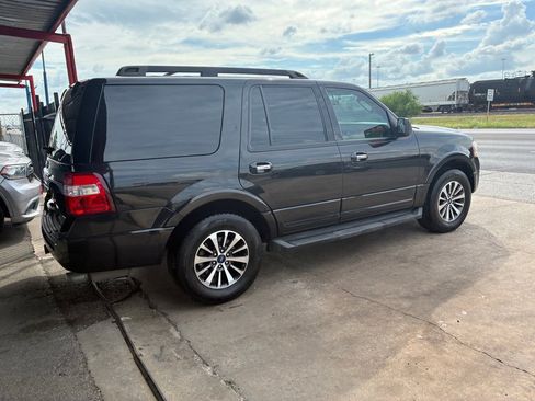 Used 2015 Ford Expedition XLT w/ Equipment Group 201A RWD image 9