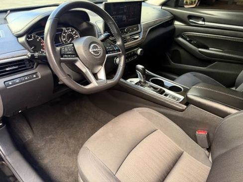 Used 2023 Nissan Altima 2.5 SV w/ SV Premium Package FWD image 12