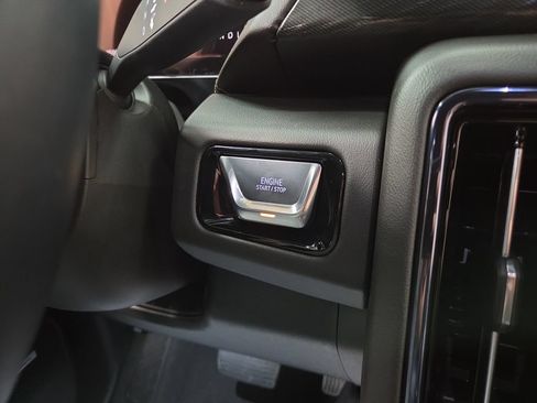 Used 2025 GMC Yukon XL AT4 w/ AT4 Premium Package AWD/4WD image 18