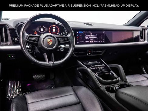 Used 2024 Porsche Cayenne AWD/4WD image 18