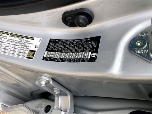 Used 2025 Toyota Corolla LE image 38