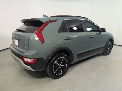 Used 2024 Kia Niro EX FWD image 7