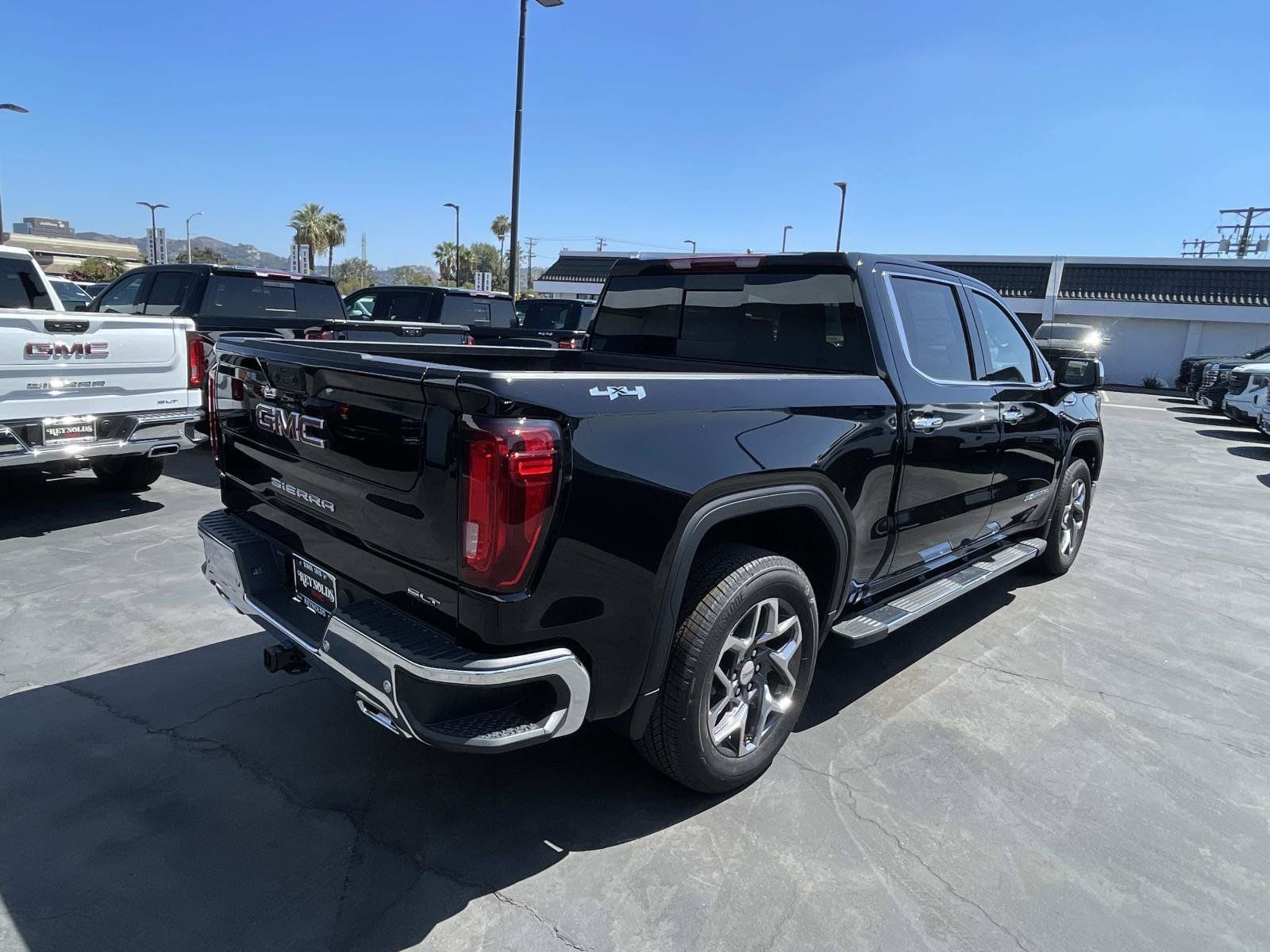 New 2026 GMC Sierra 1500 SLT w/ SLT Premium Plus Package AWD/4WD image 5