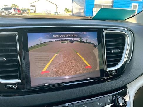 Used 2023 Chrysler Pacifica Touring-L FWD image 20
