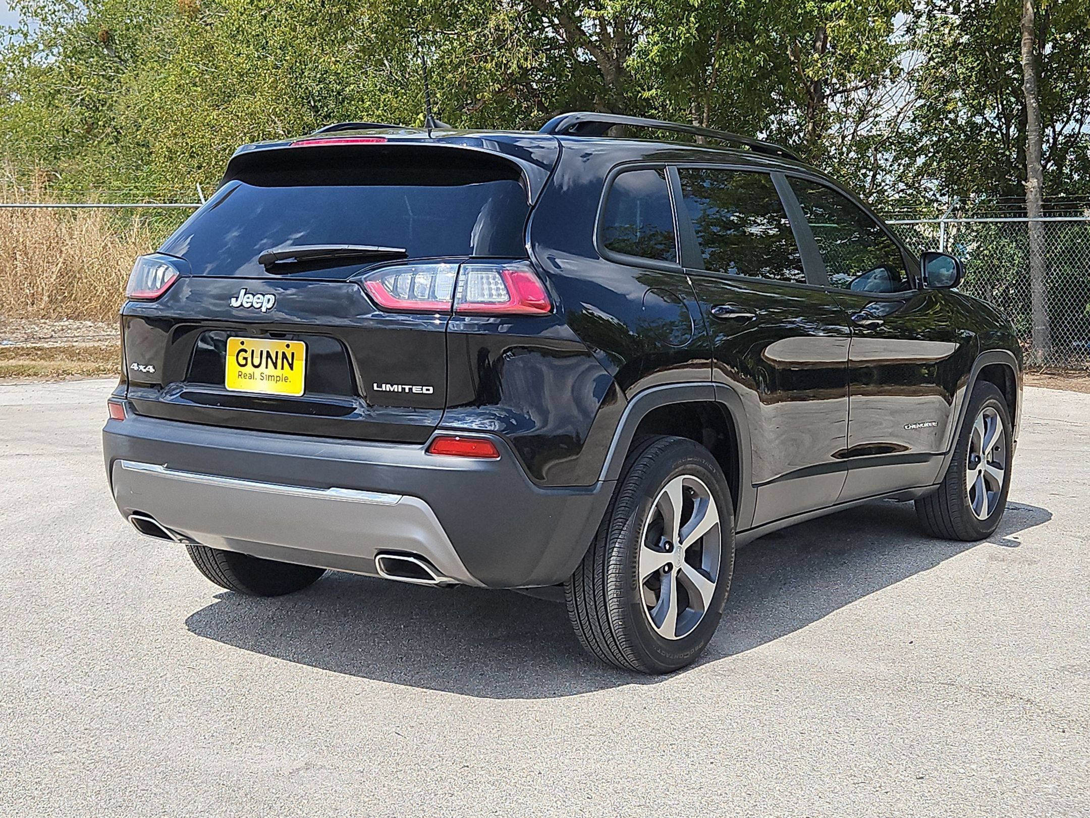 Used 2022 Jeep Cherokee Limited AWD/4WD image 3