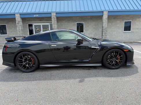 Used 2018 Nissan GT-R Premium w/ Premium Interior Package AWD/4WD image 6