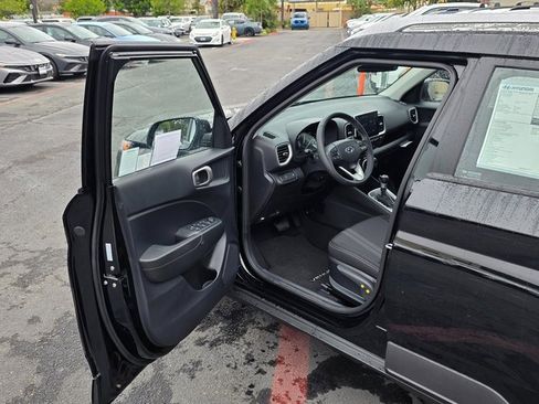 New 2025 Hyundai Venue SEL image 39