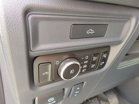 Used 2026 Ford F150 Lariat w/ Equipment Group 502A High AWD/4WD image 16
