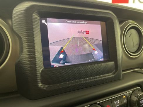 Used 2021 Jeep Gladiator Sport image 12