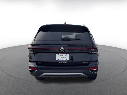Used 2025 Volkswagen Taos SE image 12