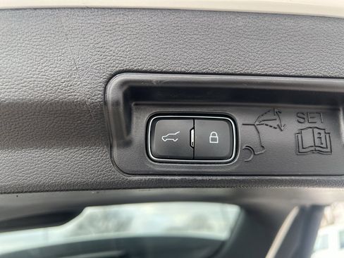 Certified 2022 Ford Explorer XLT w/ Equipment Group 202A image 19