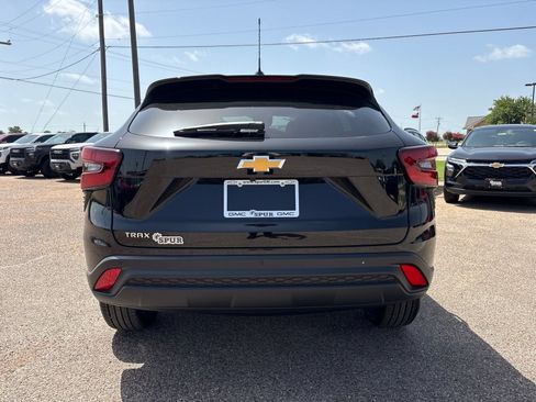 New 2026 Chevrolet Trax LS w/ LS Convenience Package FWD image 5