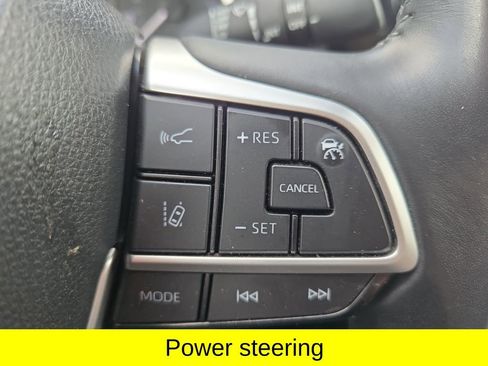 Used 2024 Toyota Highlander LE FWD image 21