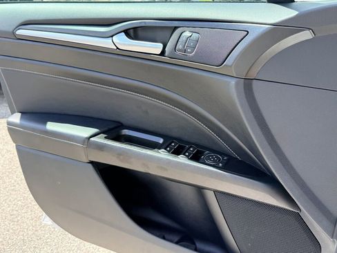 Used 2019 Ford Fusion Titanium image 22