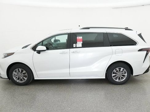 New 2026 Toyota Sienna XLE image 31