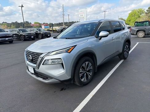 Used 2023 Nissan Rogue SV FWD image 3