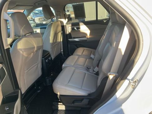 Used 2022 Ford Explorer XLT w/ Equipment Group 202A image 13