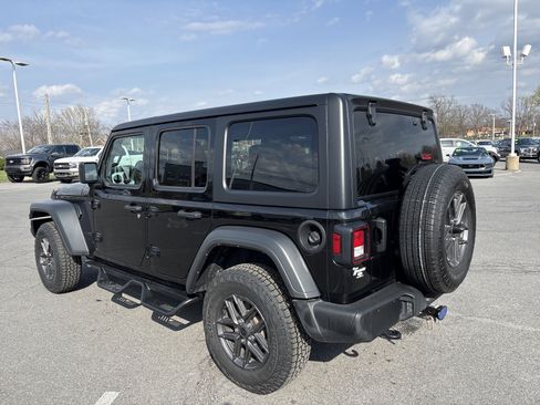 Used 2024 Jeep Wrangler Unlimited Sport AWD/4WD image 10