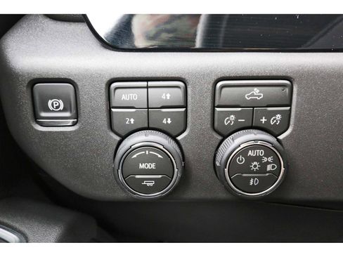 Used 2026 Chevrolet Silverado 1500 LT Trail Boss w/ Convenience Package II AWD/4WD image 18
